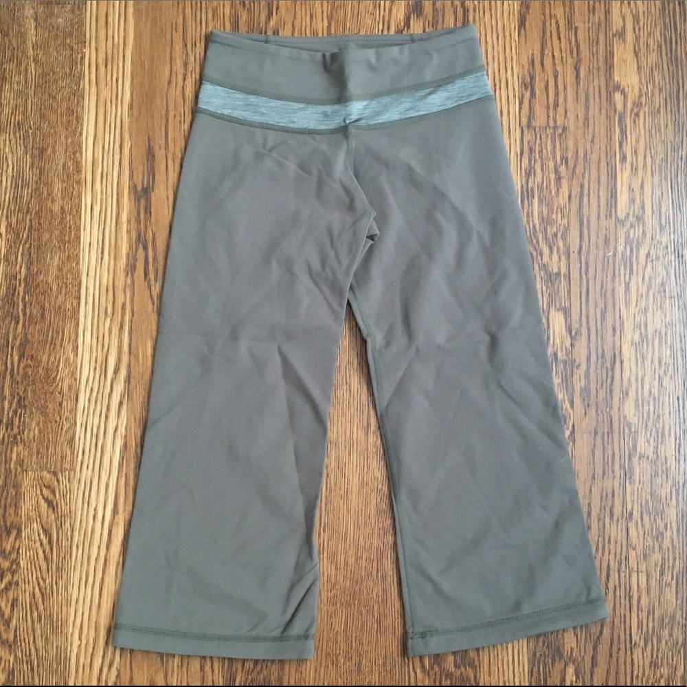 Lululemon Athletica crops shorts wide green 2 xs relaxed barrel tube capri
